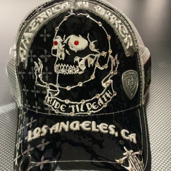 Used - Picture 1 of 8